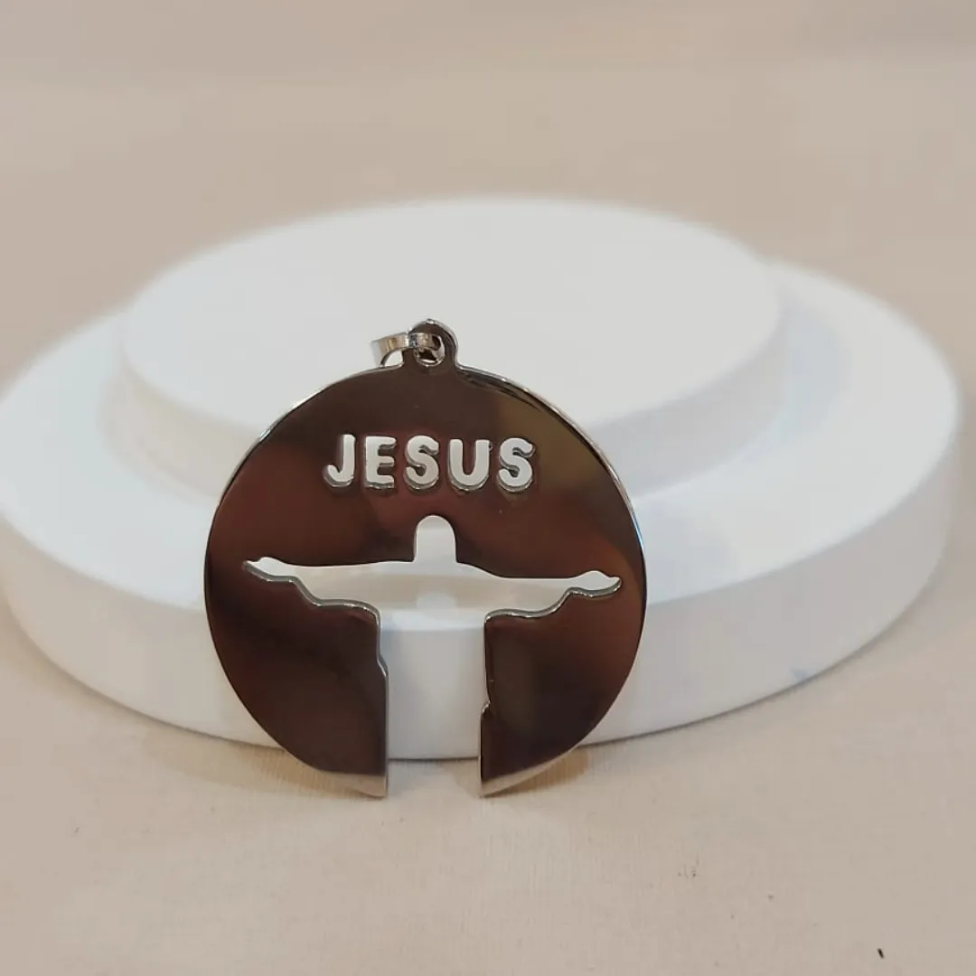 PINGENTE AÇO CRISTO ESCRITO JESUS
