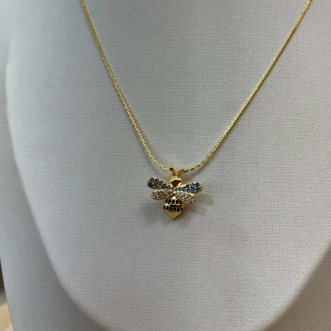 PINGENTE ABELHINHA CRAVEJADA
