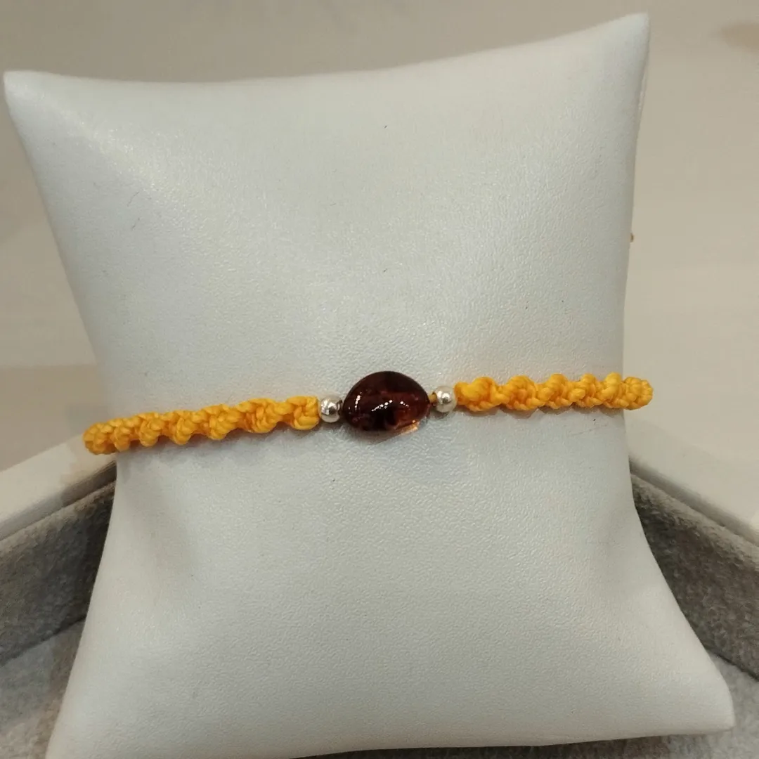 PULSEIRA MACRAMÊ C/ ÂMBAR MOSTARDA