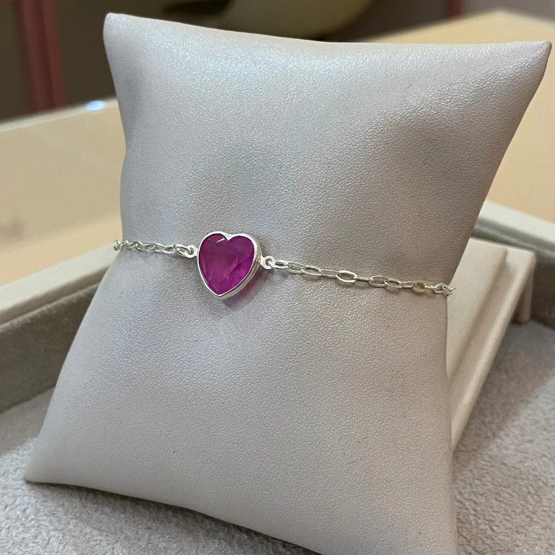 PULSEIRA PRATA CORAÇÃO FUCSIA
