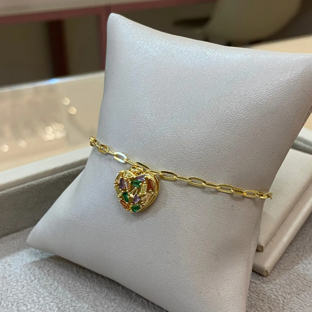 PULSEIRA CATIER COM PINGENTE CORAÇÃO NAVETES