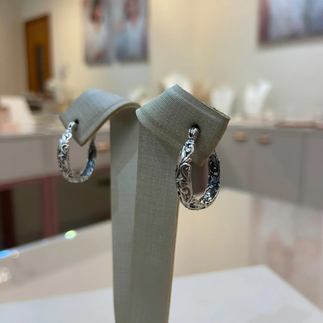 ARGOLA PRATA DETALHES