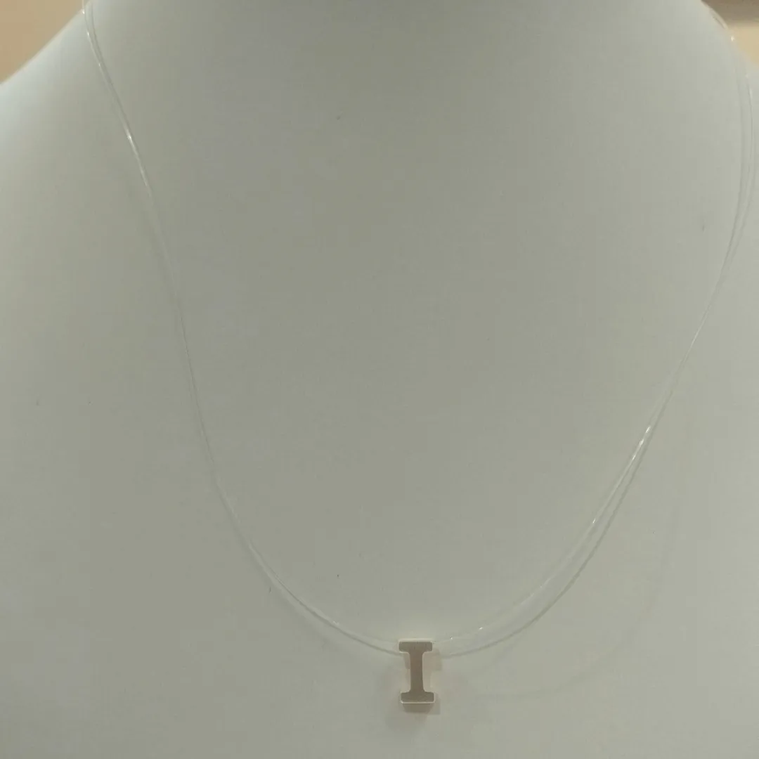 COLAR FIO DE NYLON INICIAL I MADREPÉROLA