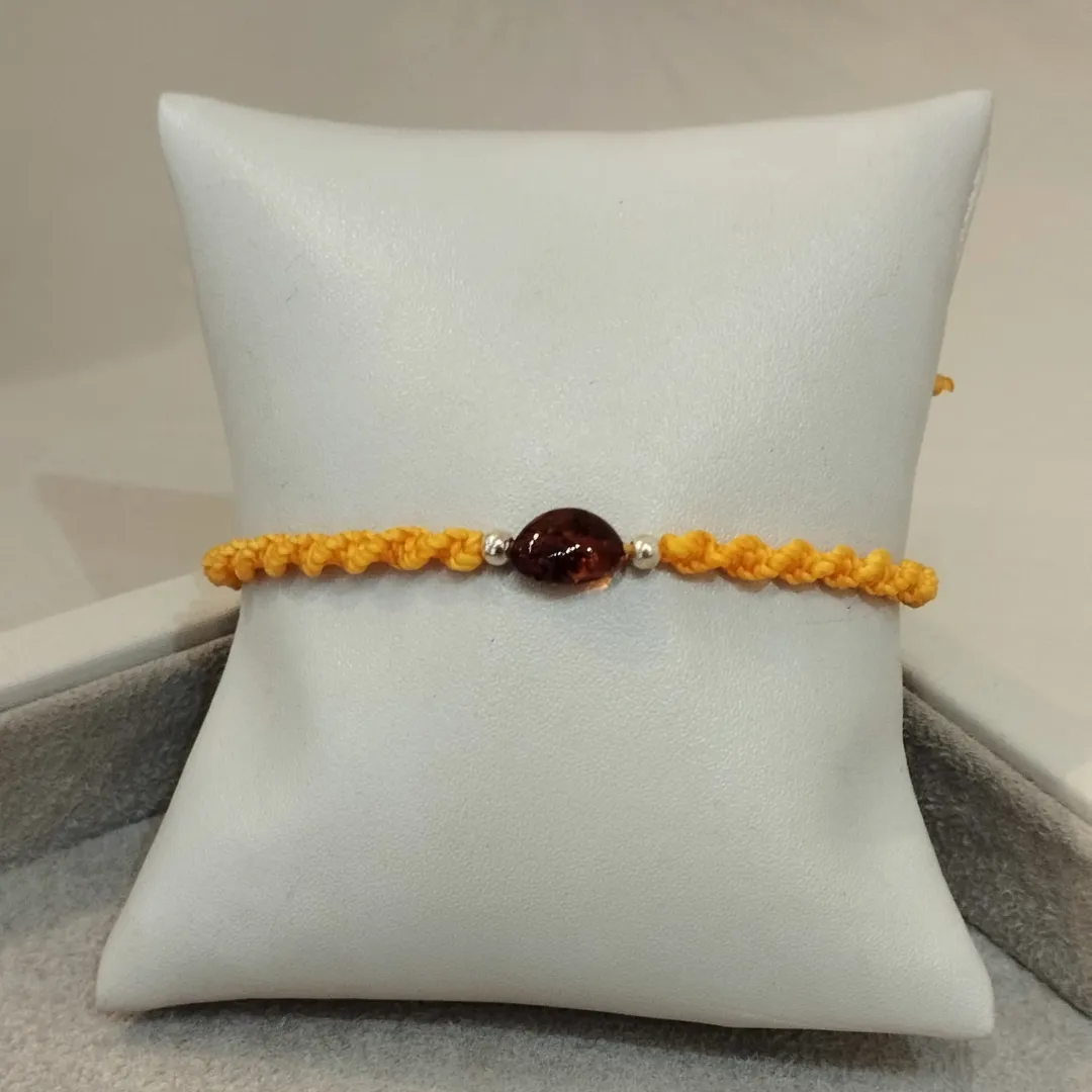 PULSEIRA MACRAMÊ C/ ÂMBAR MOSTARDA