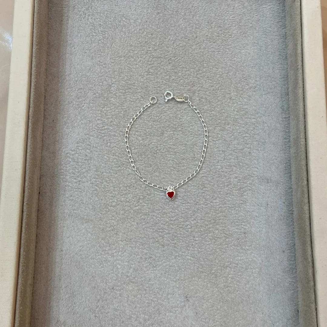 PULSEIRA PRATA INFANTIL CORAÇÃO VERMELHA