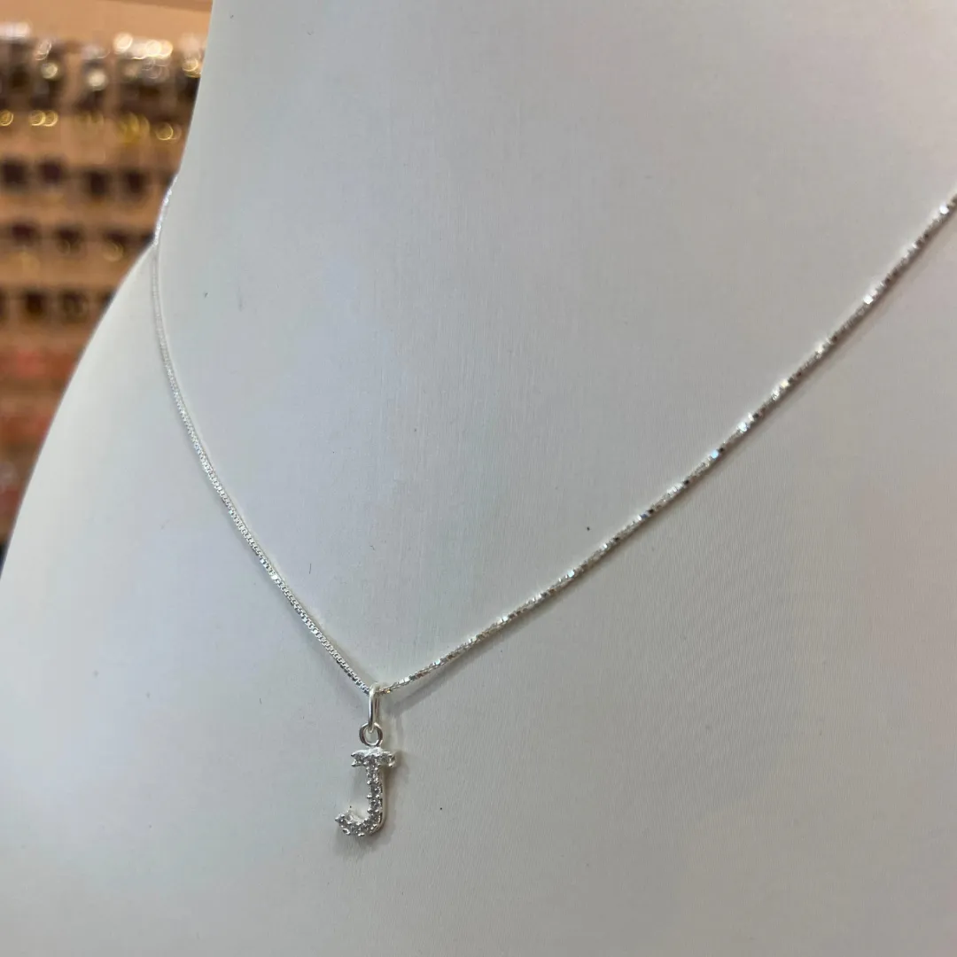 VENEZIANA PRATA COM INICIAL CRAVEJADA J