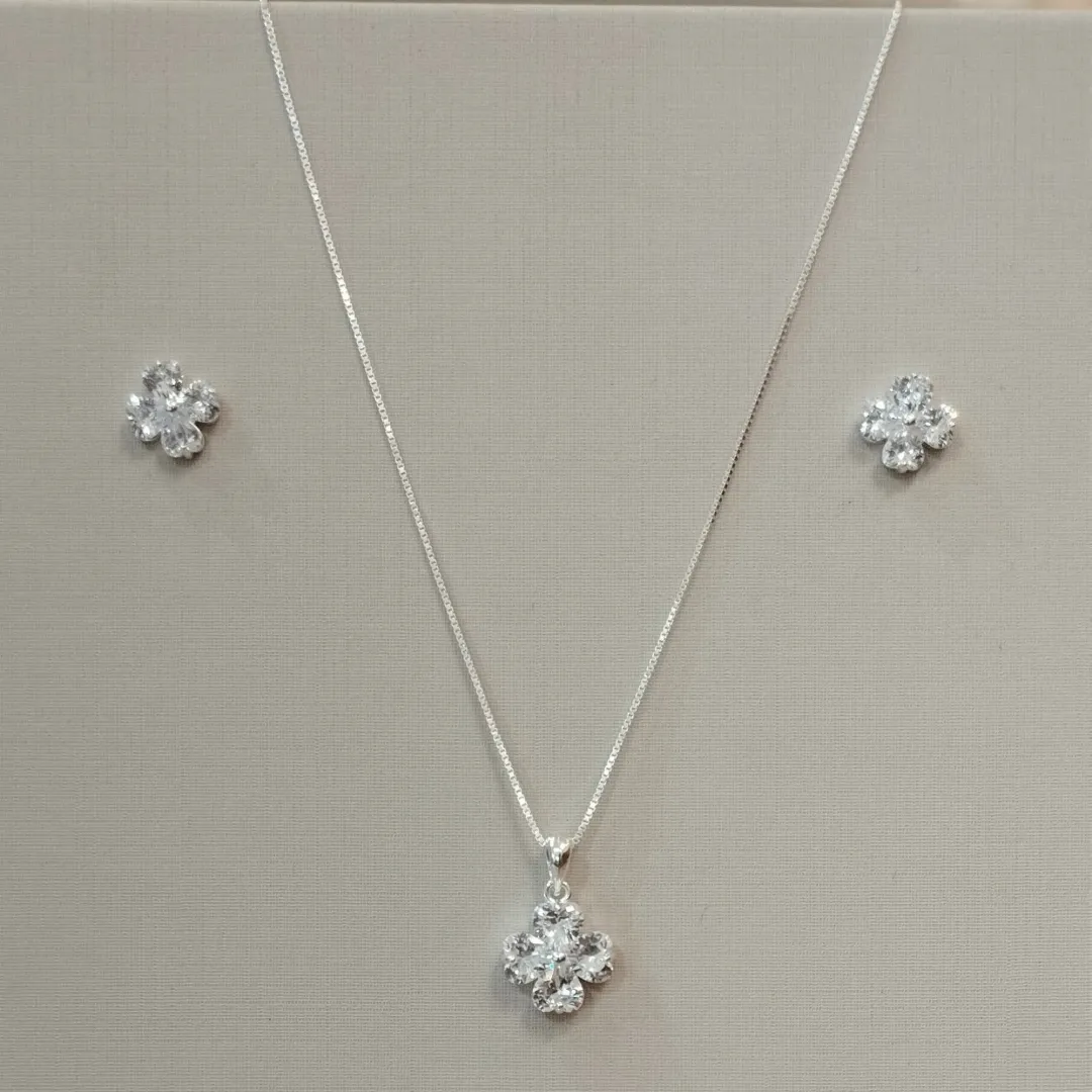 CONJUNTO PRATA TREVOS ZORCÔNIAS BRANCAS