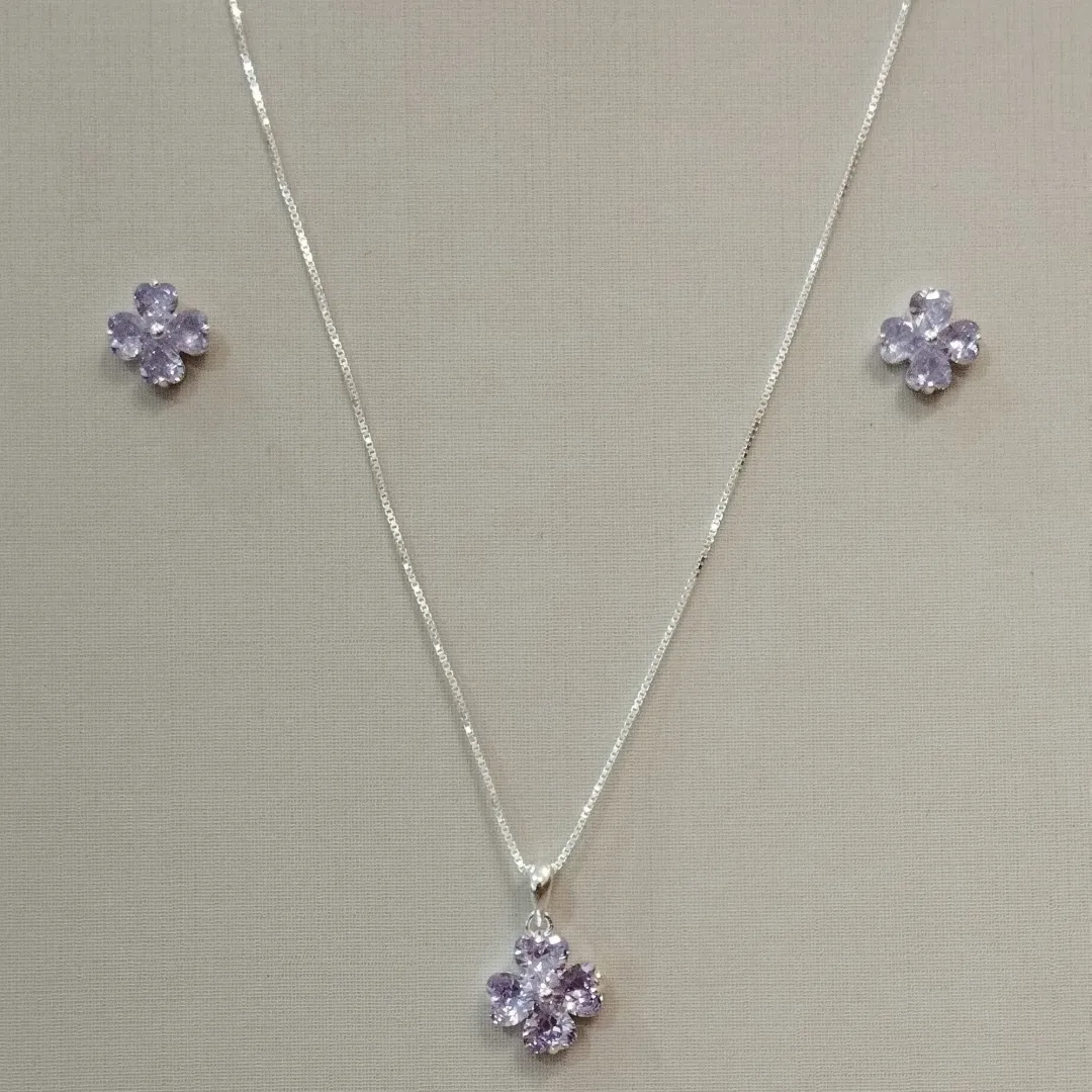CONJUNTO PRATA TREVOS ZORCÔNIAS  LILÁS