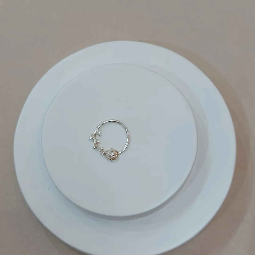 PIERCING ARGOLA TORÇÃO FLORZINHA 8MM PRATA 925