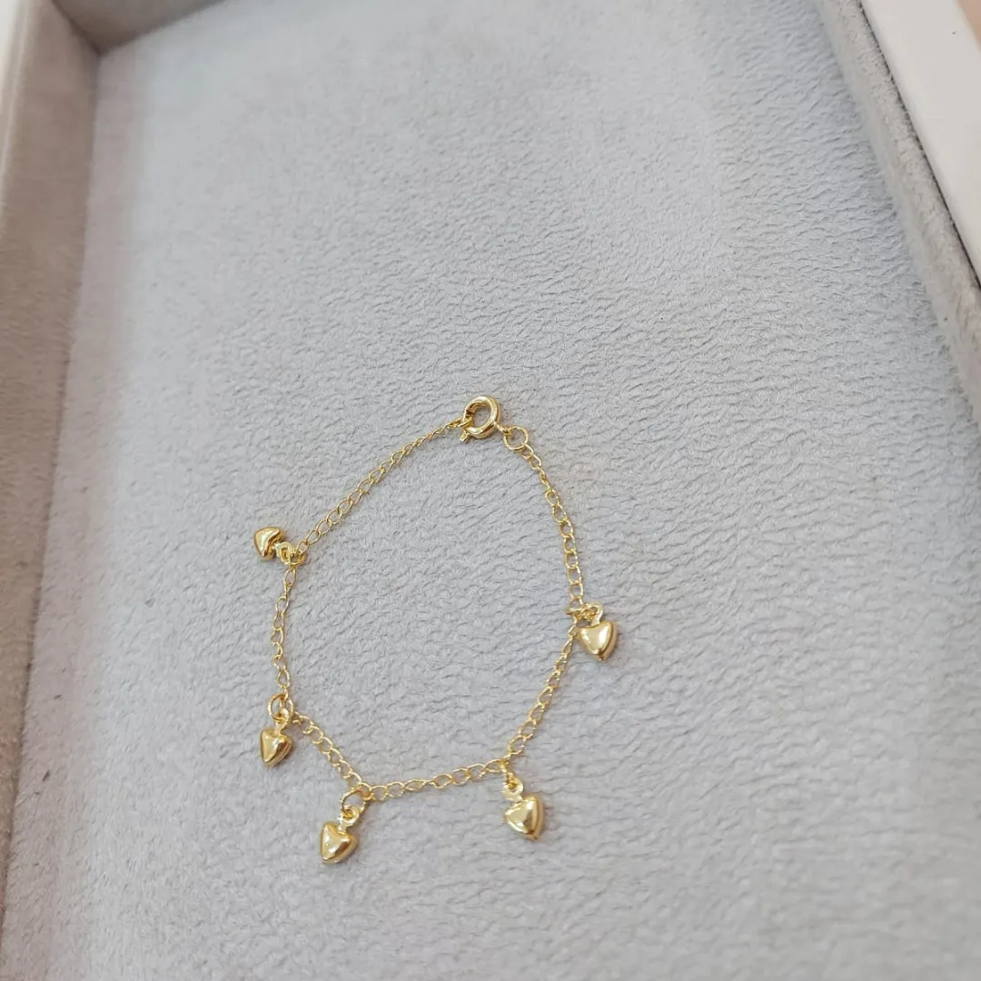 PULSEIRA INFANTIL PINGENTES CORAÇÕES