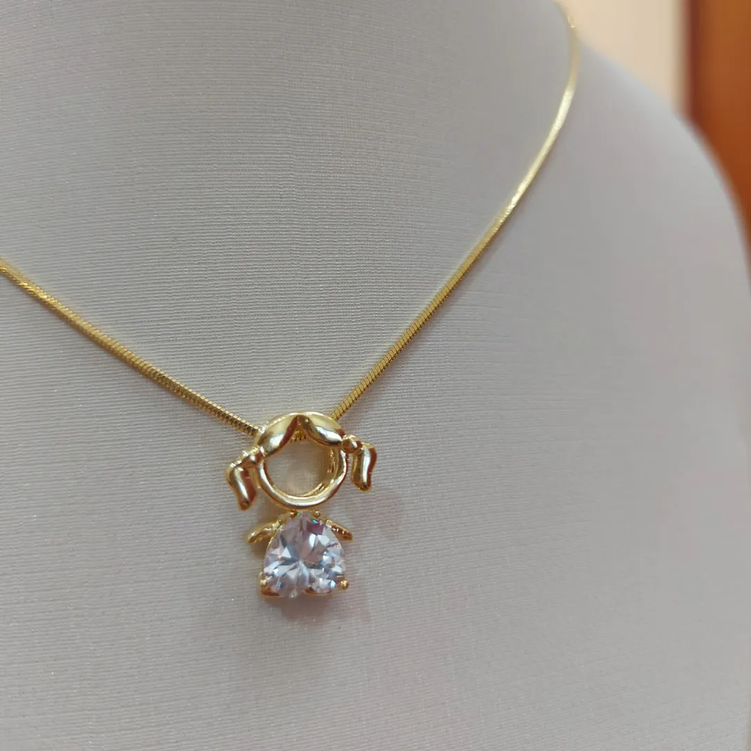 PINGENTE MENINA CRISTAL