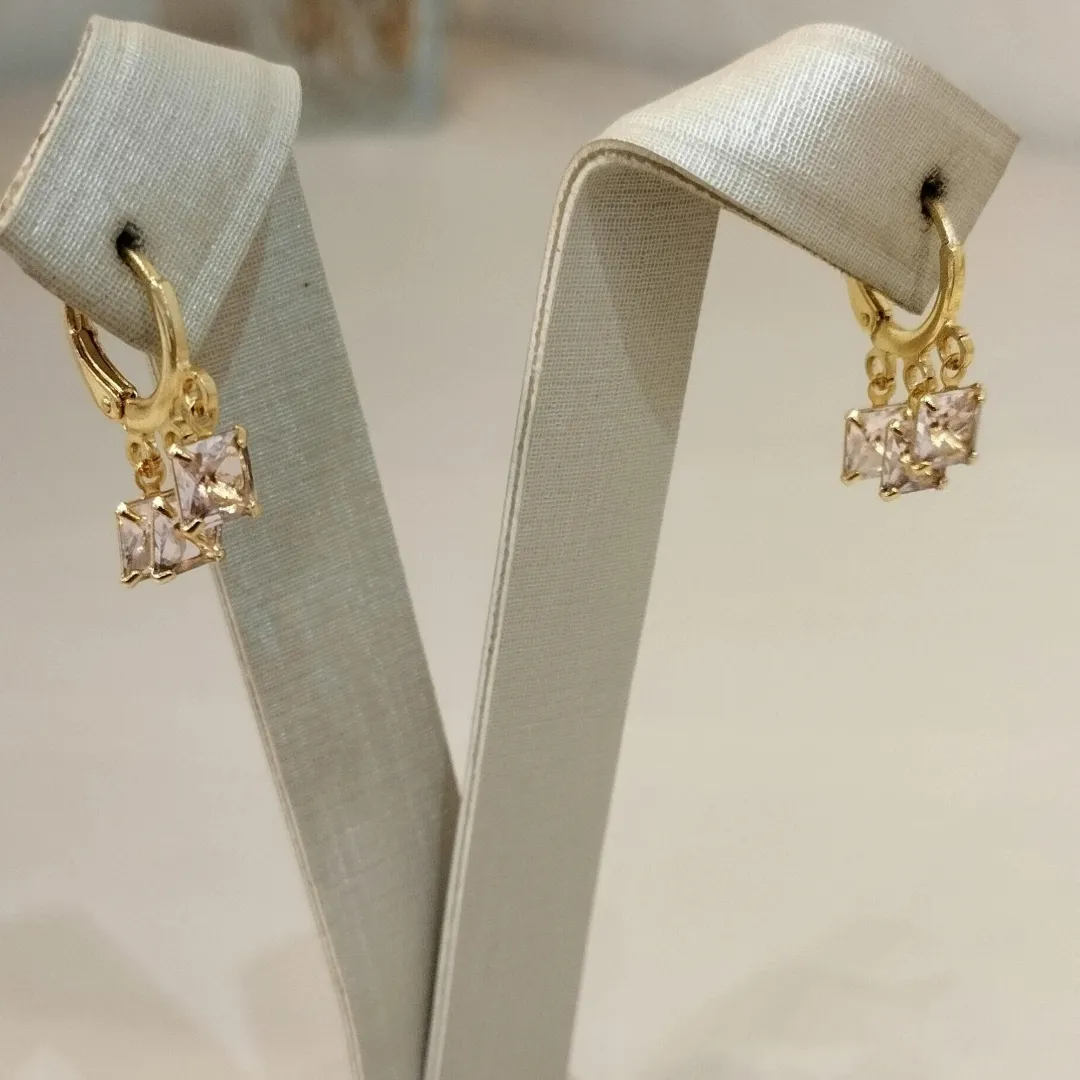ARGOLA 3 QUADRADOS ZIRCONIAS ROSA