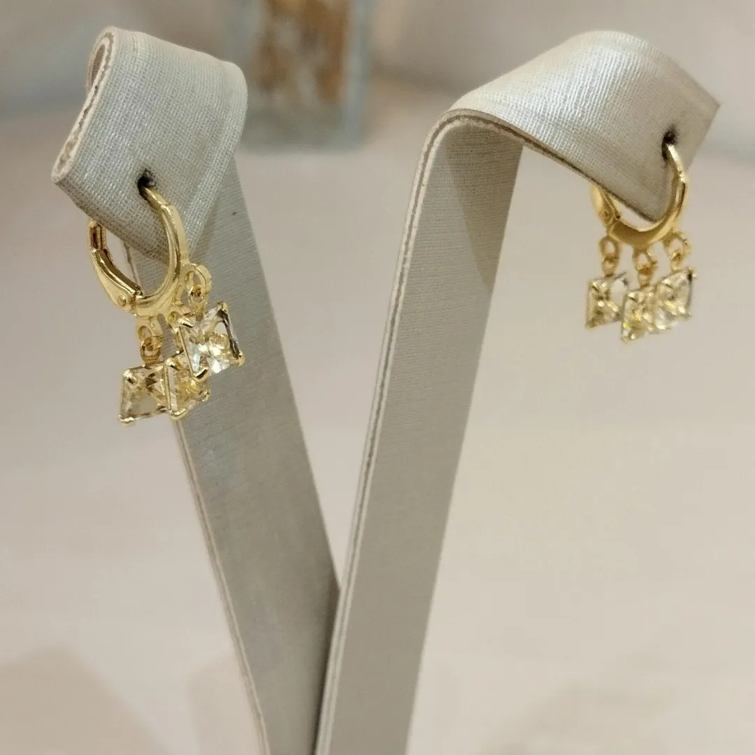 ARGOLA 3 QUADRADOS ZIRCONIAS AMARELA