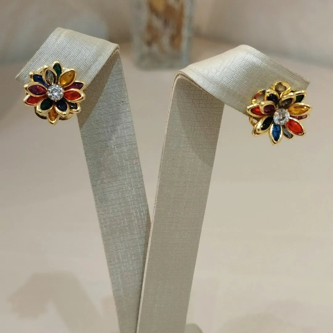 BRINCO FLOR PÉTALA ALONGADA
