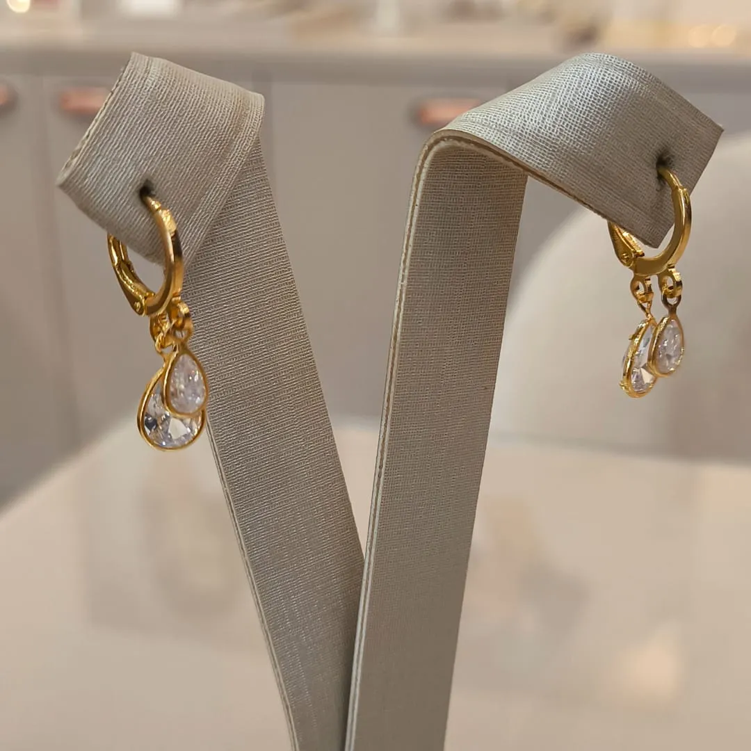 ARGOLA COM DUAS GOTAS DE ZIRCÔNIAS