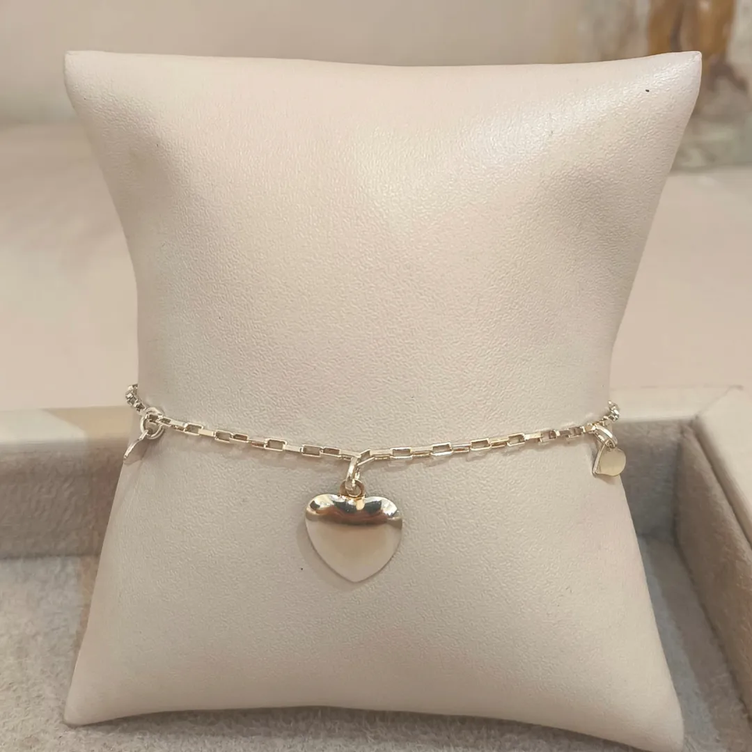 PULSEIRA PRATA PINGENTES CORAÇÕES