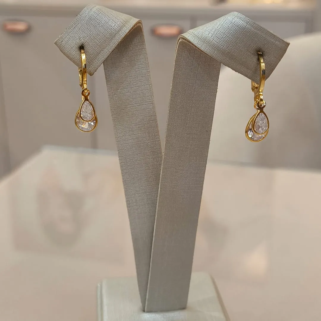ARGOLA COM DUAS GOTAS DE ZIRCÔNIAS
