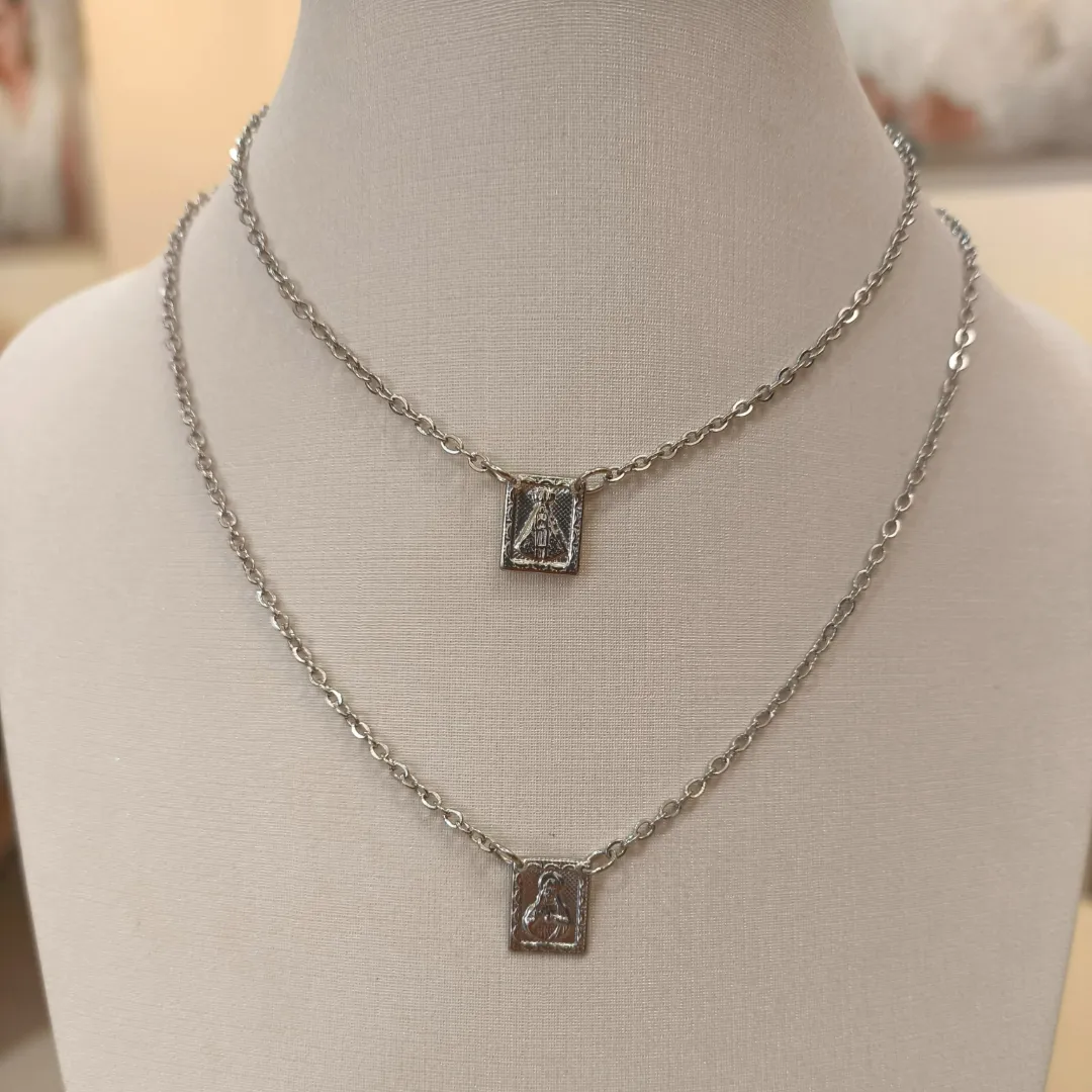 ESCAPULÁRIO AÇO NOSSA SENHORA APARECIDA PLAQUINHA PEQUENA ALTO RELEVO (1CM)