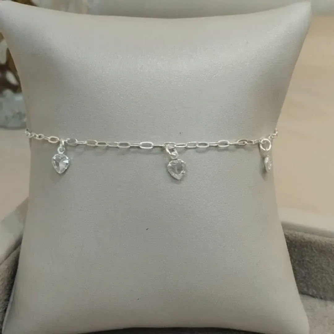 PULSEIRA PRATA PINGENTES ZIRCÔNIAS CORAÇÕES