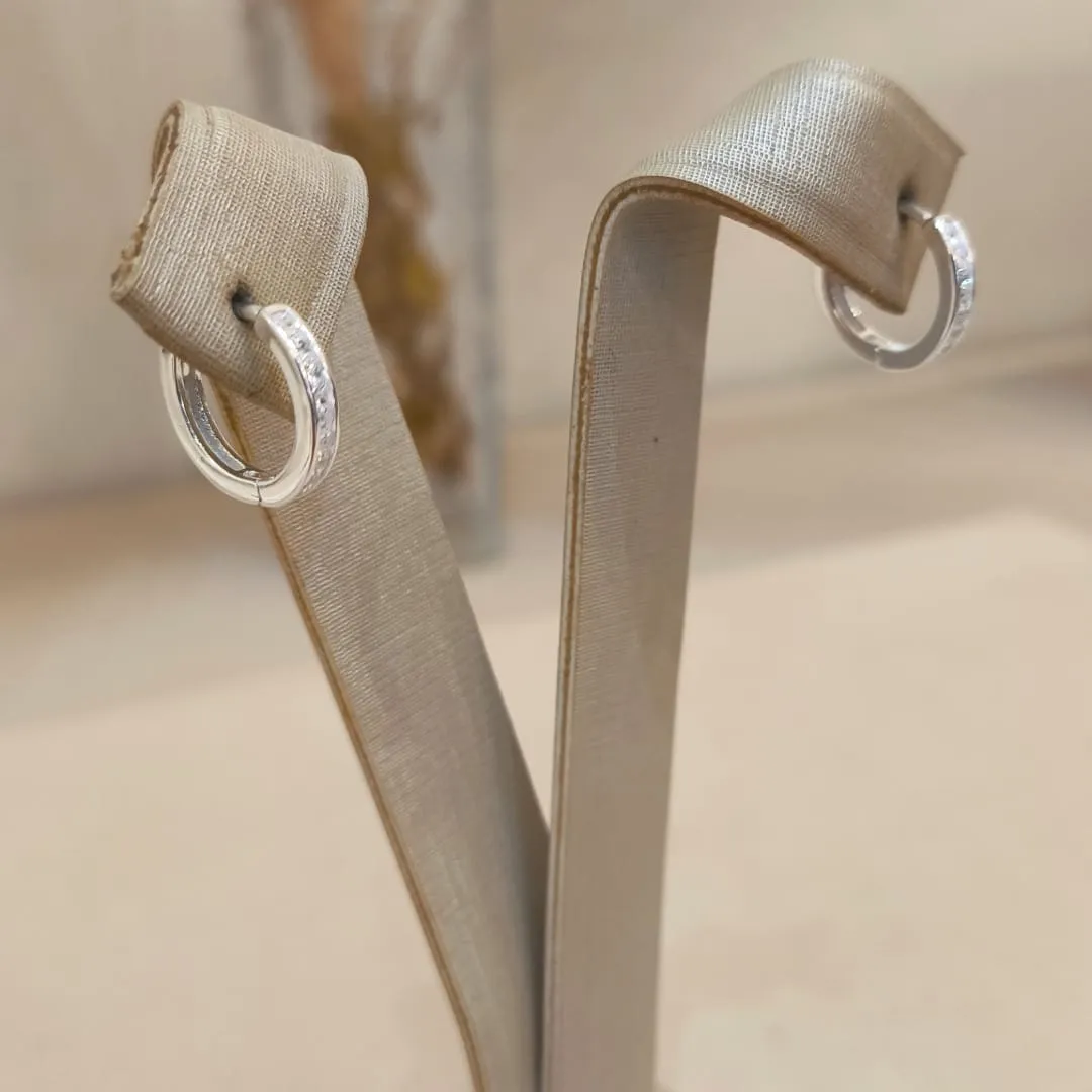 ARGOLA PRATA CRAVEJADA FINA