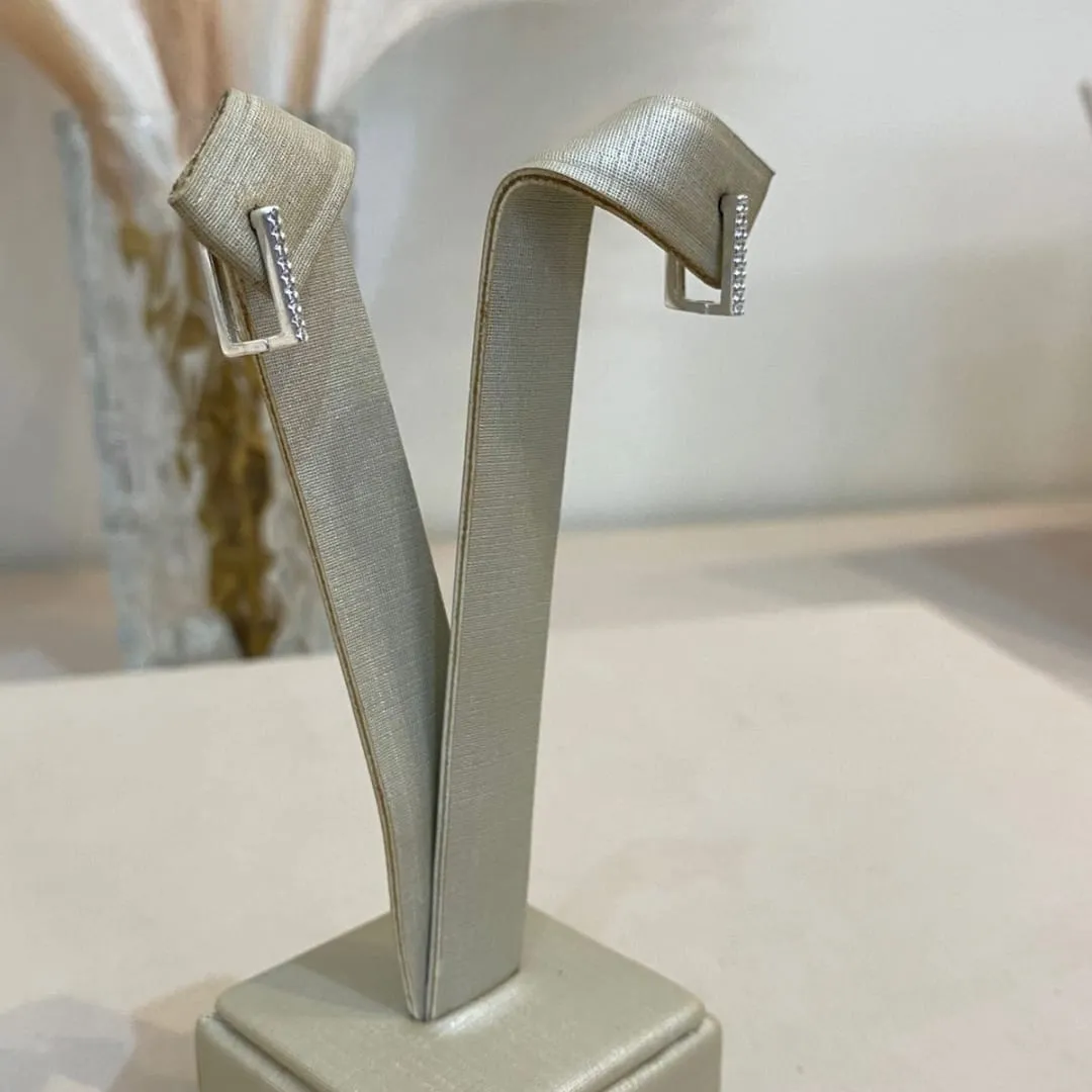 ARGOLA QUADRADA CRAVEJADA M