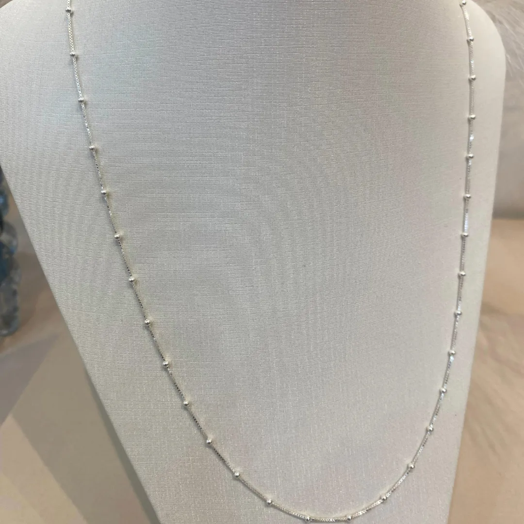 COLAR PRATA VENEZIANA COM BOLINHAS LONGO (60CM)