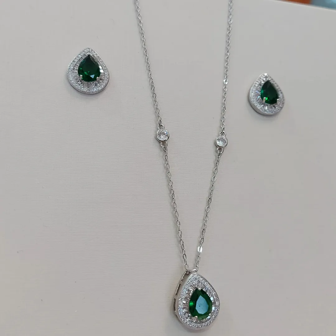 CONJUNTO GOTA ESMERALDA