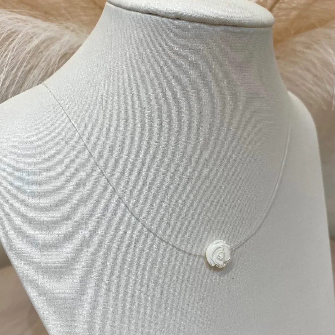 COLAR FIO DE NYLON ROSAS