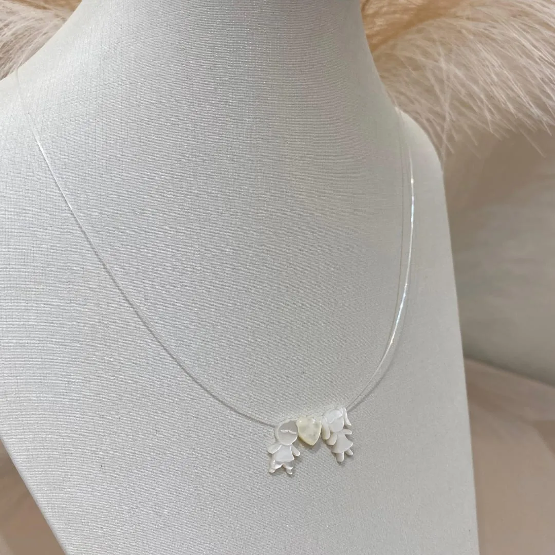 COLAR FIO DE NYLON CASAL MADREPÉROLA COM CORAÇÃO