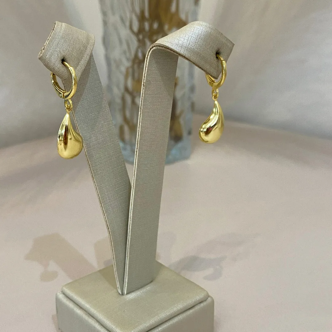 ARGOLA PINGENTE GOTA CURVA M