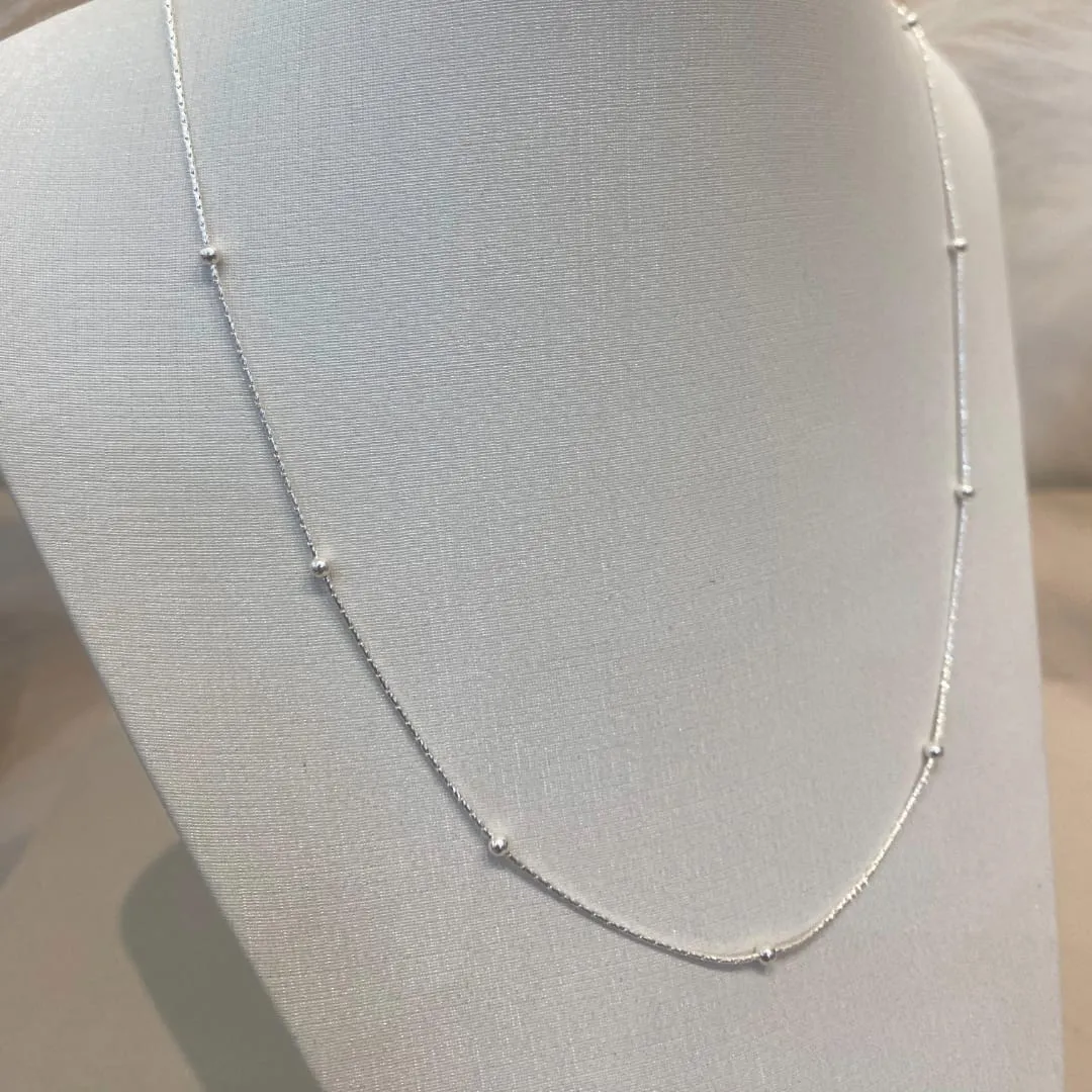 CORRENTE PRATA RÍGIDA COM BOLINHAS 45CM