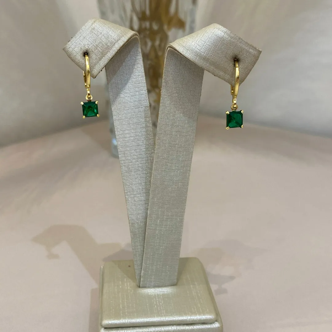 ARGOLA COM PINGENTE DE ZIRCONIA VERDE ESMERALDA