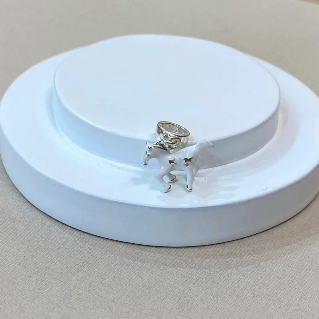 BERLOQUE PRATA CAVALO RESINADO BRANCO
