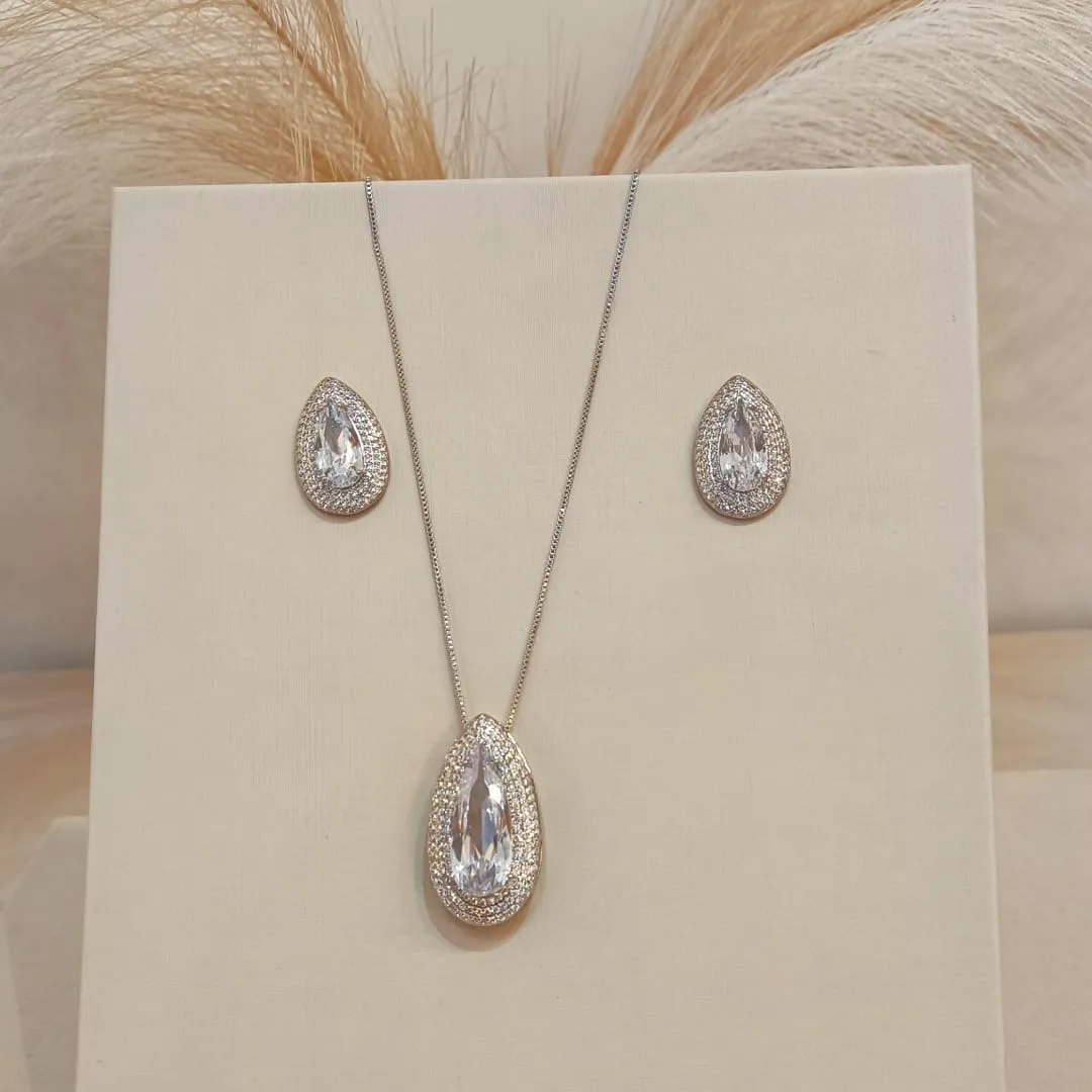 CONJUNTO GOTA ALONGADA ZIRCÔNIA CRISTAL