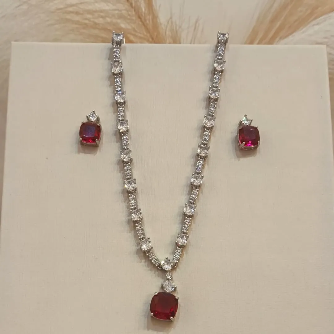 CONJUNTO ZIRCÔNIA CRISTAL E PEDRA VERMELHA