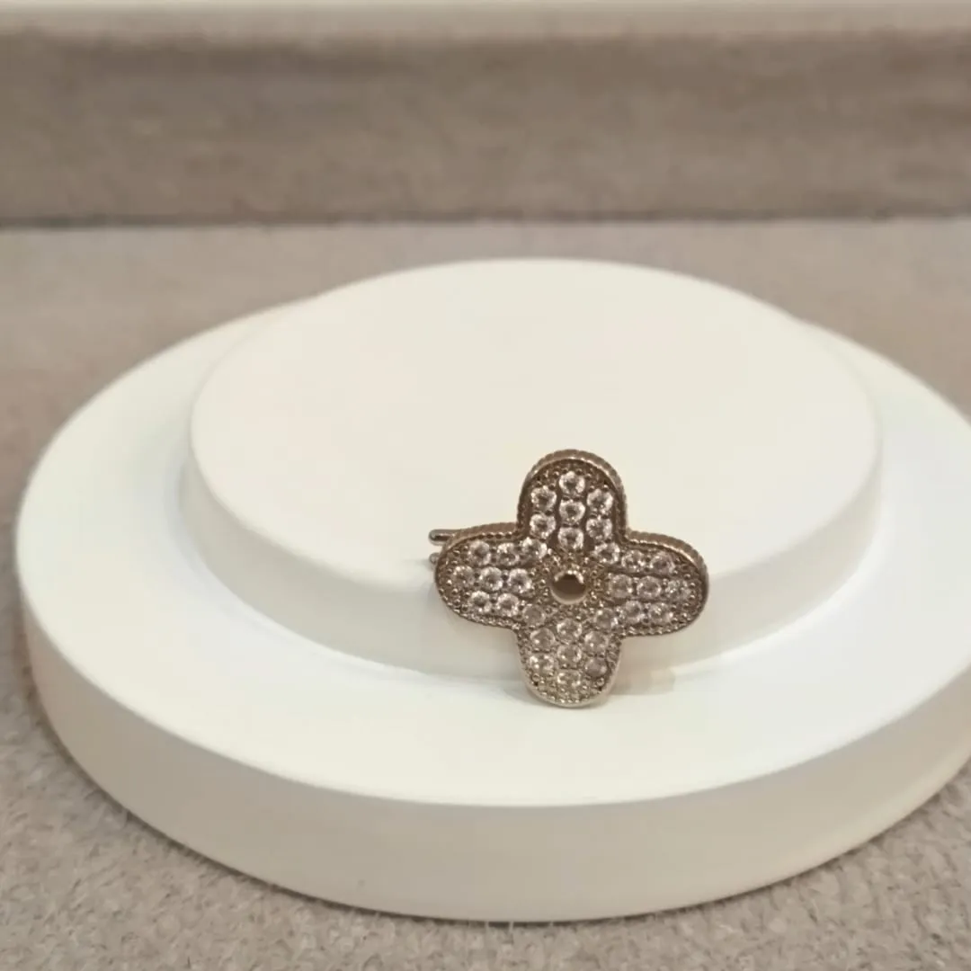 PINGENTE PARA PULSEIRA TREVO/VAN CLEEF CRAVEJADO