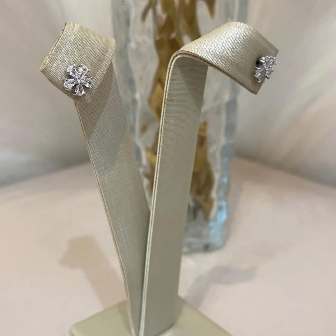 BRINCO FLOR 5 PÉTALAS ZIRCÔNIA CRISTAL