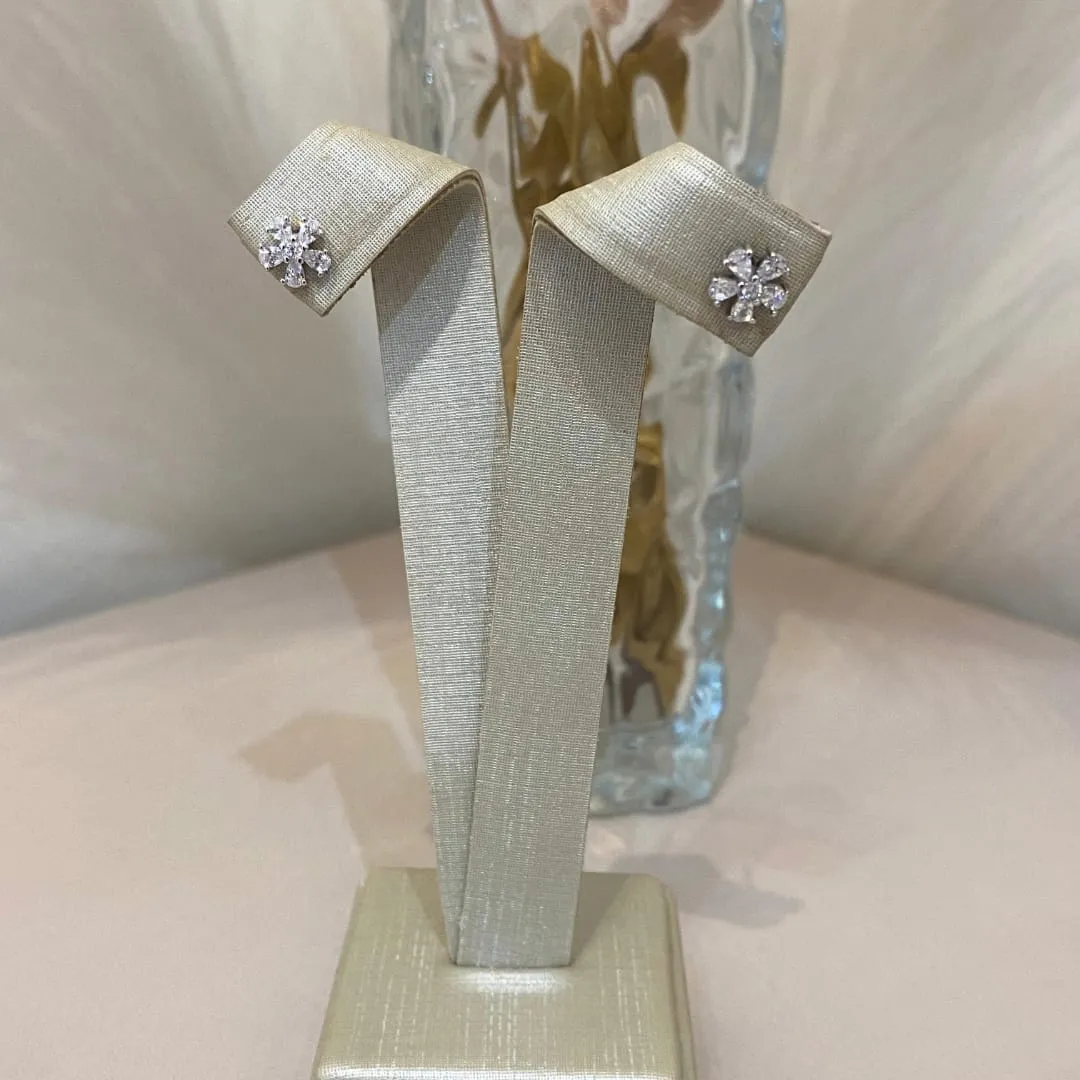 BRINCO FLOR 5 PÉTALAS ZIRCÔNIA CRISTAL