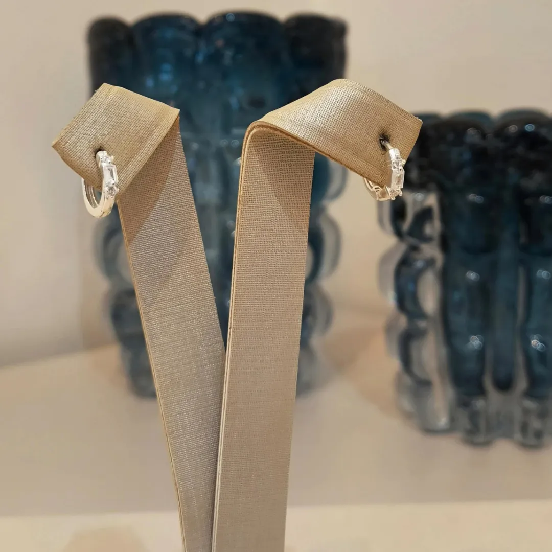 ARGOLA PRATA FINA ZIRCÔNIAS P