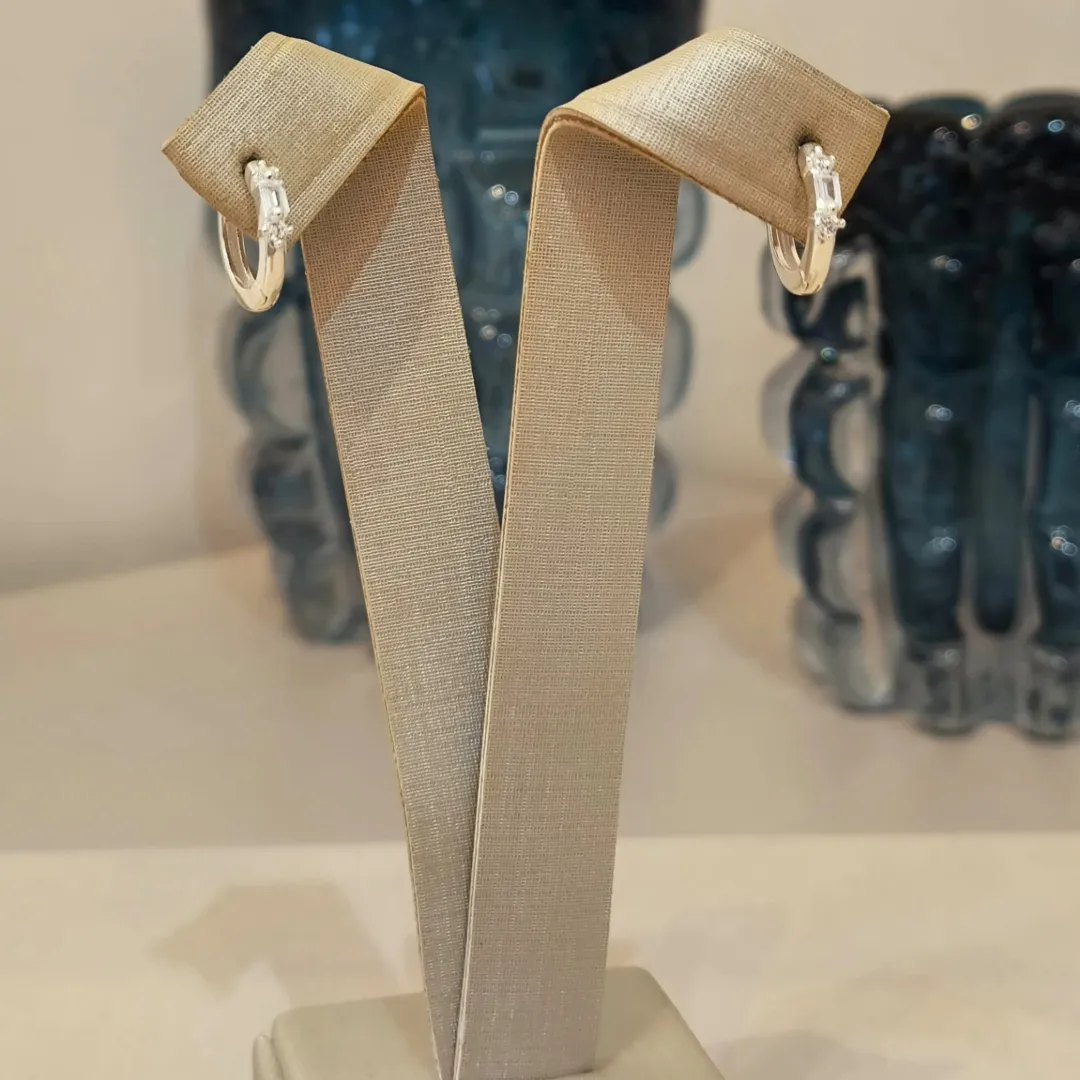 ARGOLA PRATA FINA ZIRCÔNIAS M