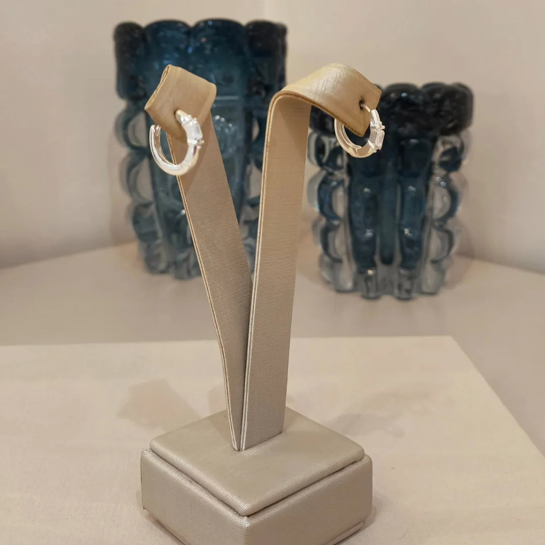 ARGOLA PRATA FINA ZIRCÔNIAS G