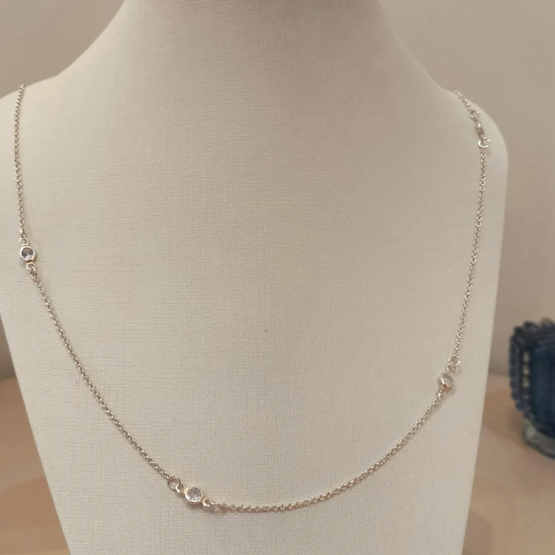 COLAR PRATA LONGUINHO COM ZIRCONIAS 58CM