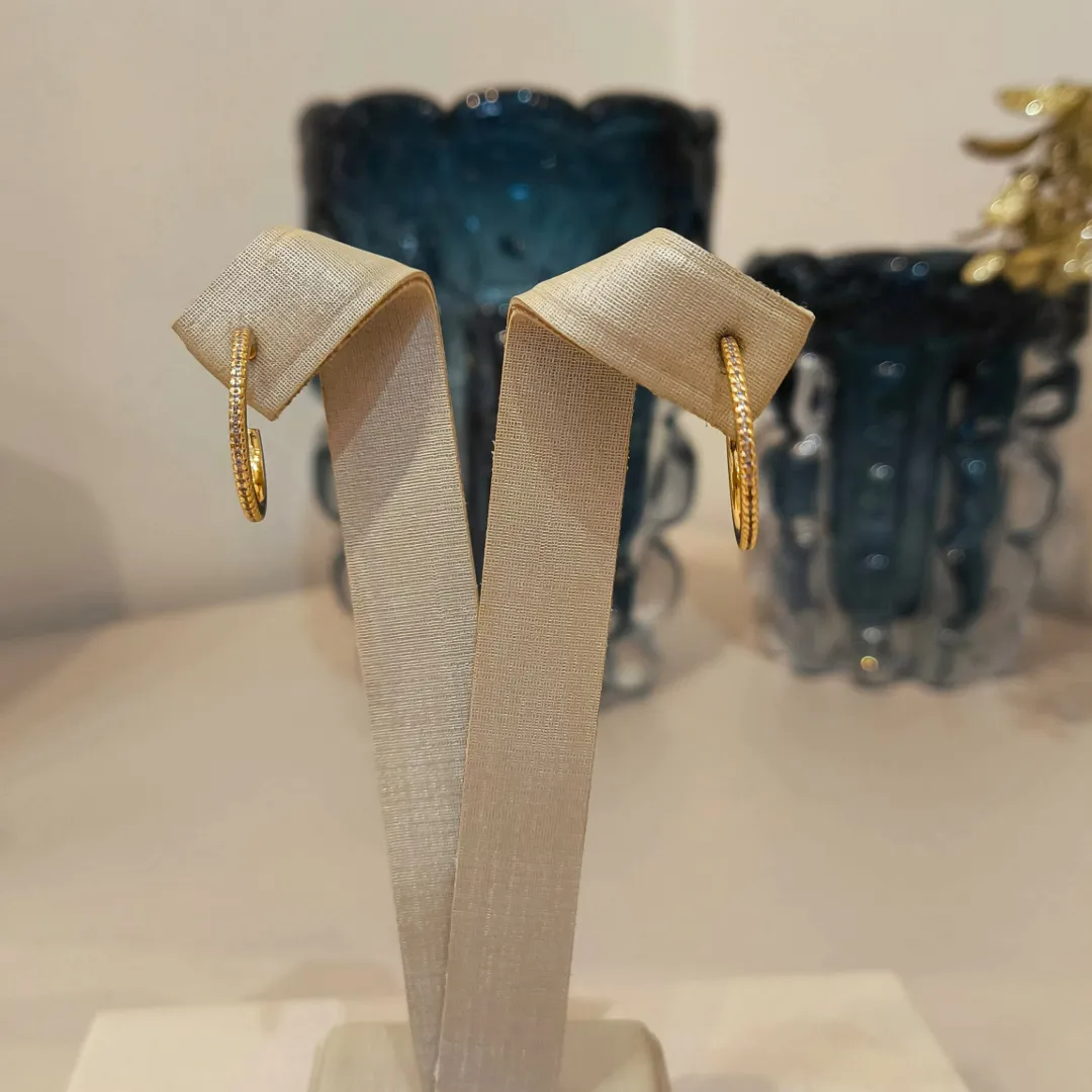 ARGOLA FINA CRAVEJADA