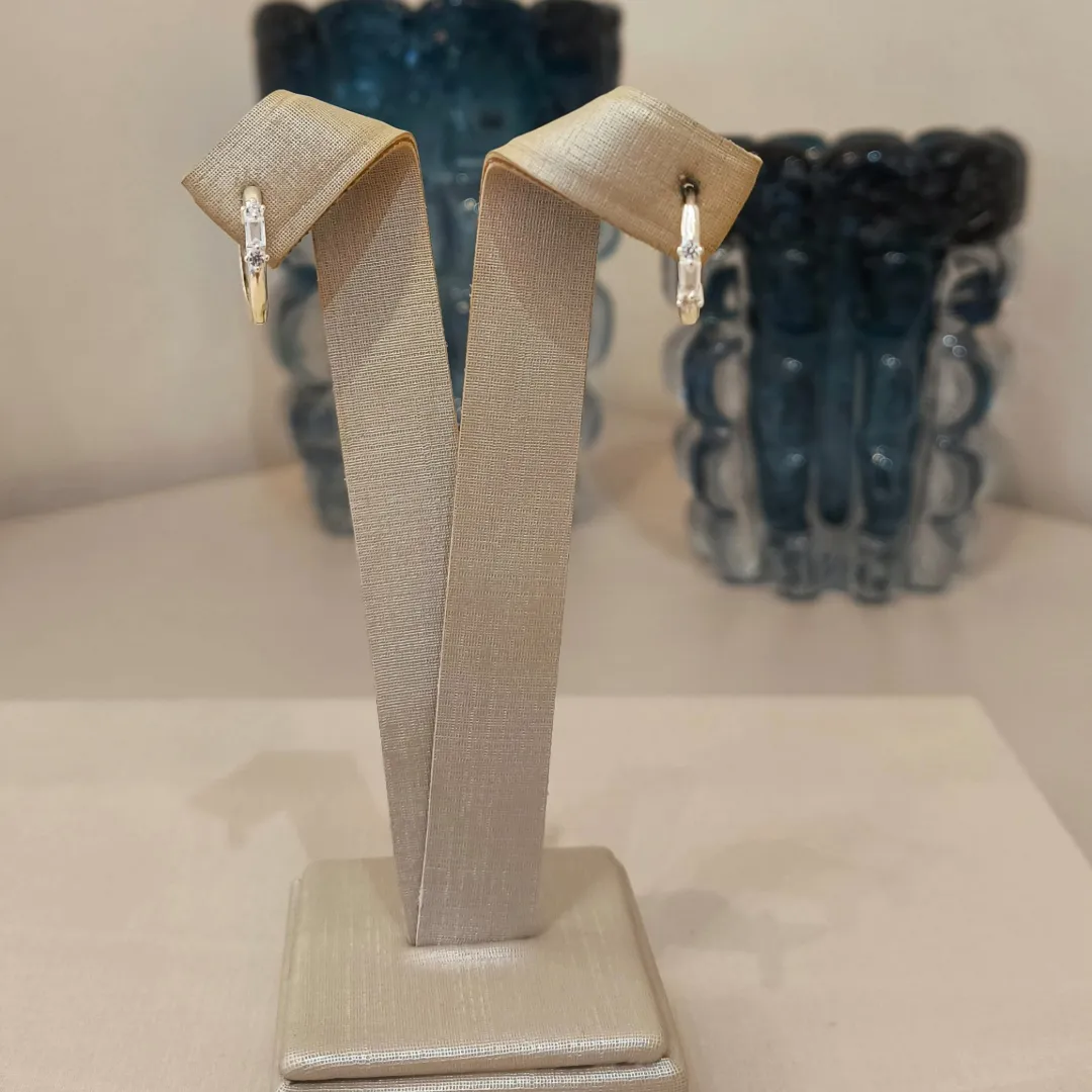 ARGOLA PRATA FINA ZIRCÔNIAS G