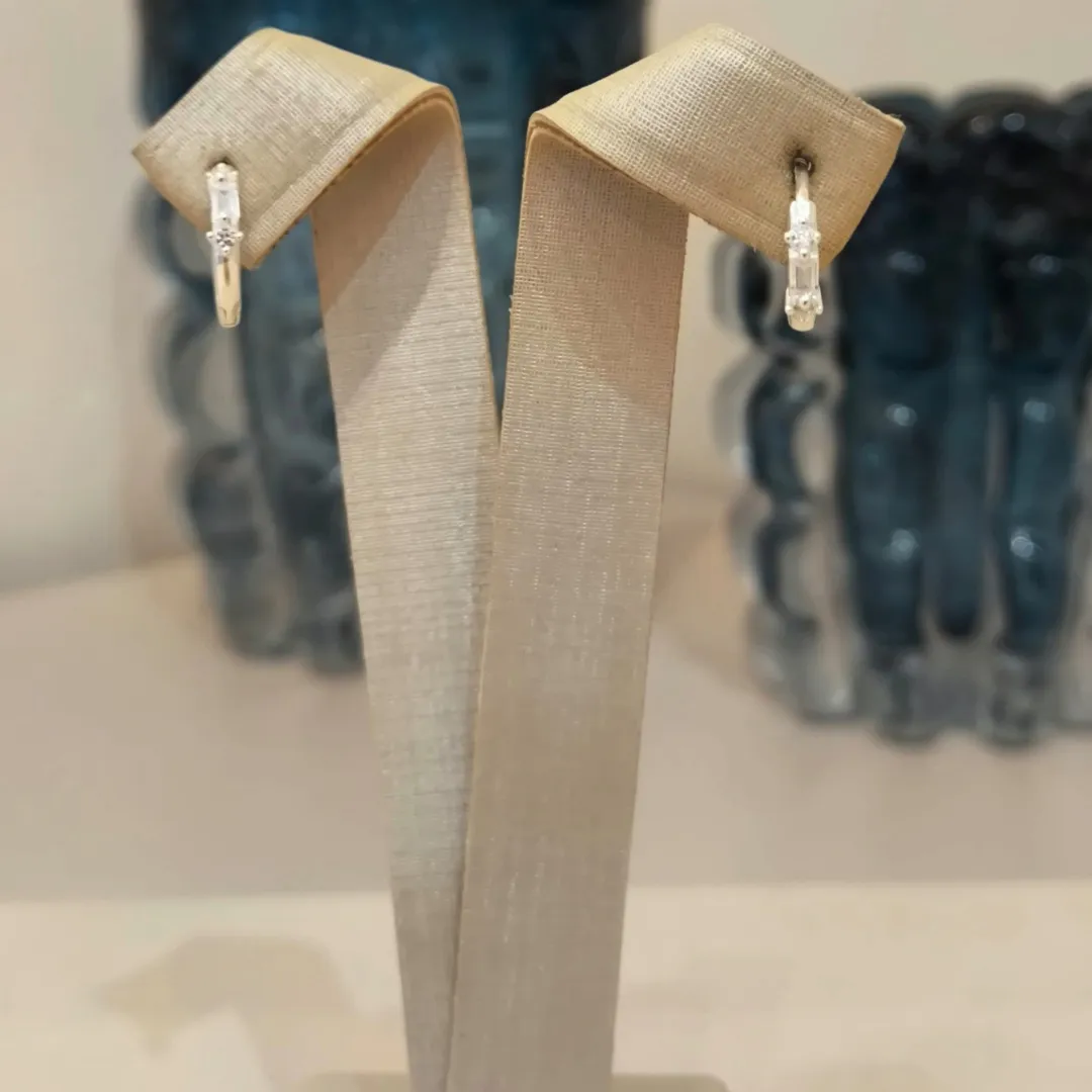 ARGOLA PRATA FINA ZIRCÔNIAS M