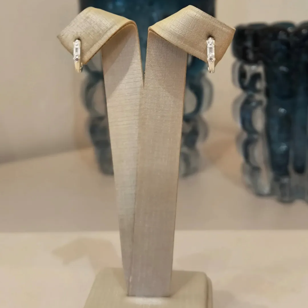 ARGOLA PRATA FINA ZIRCÔNIAS P