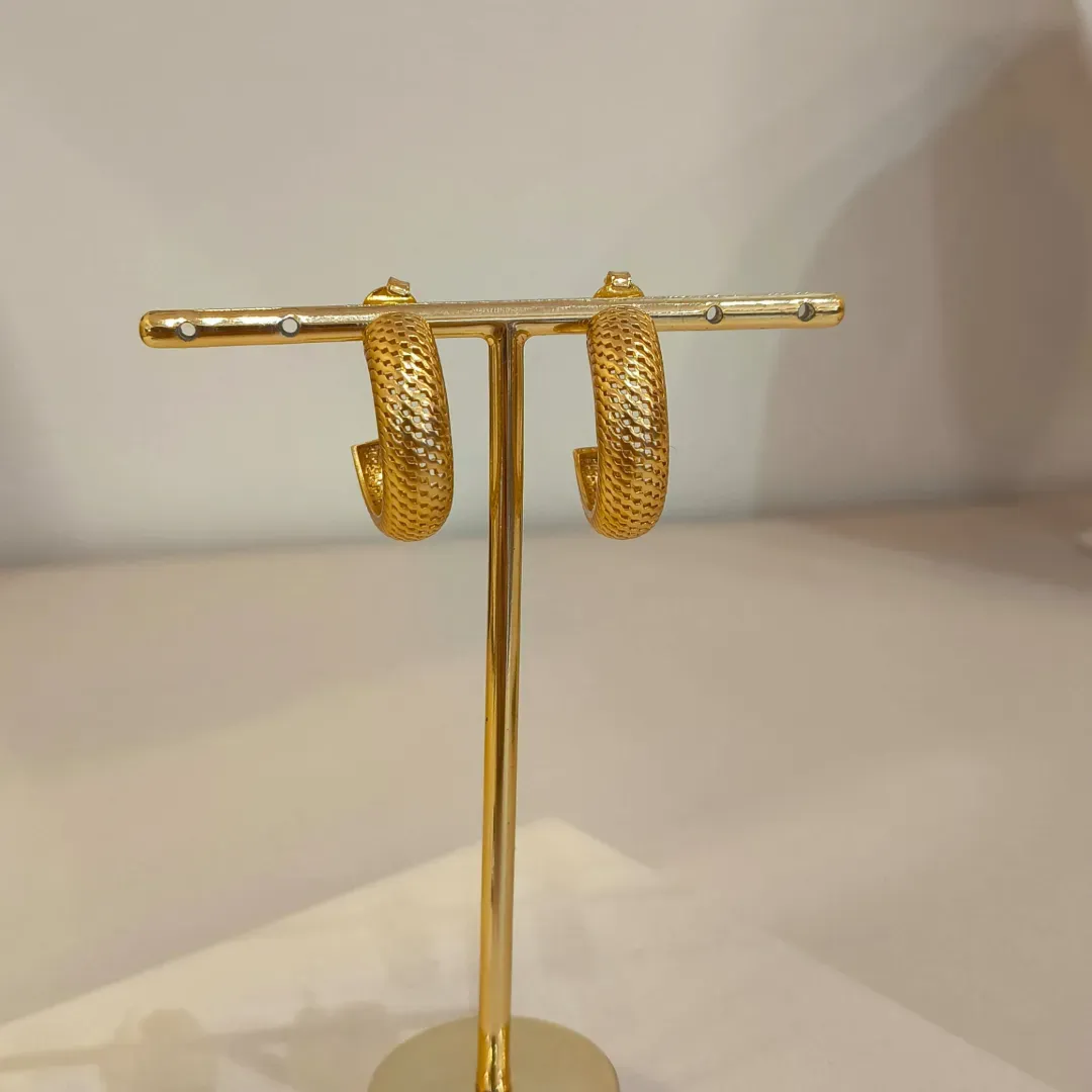 BRINCO MEIA ARGOLA TELINHA