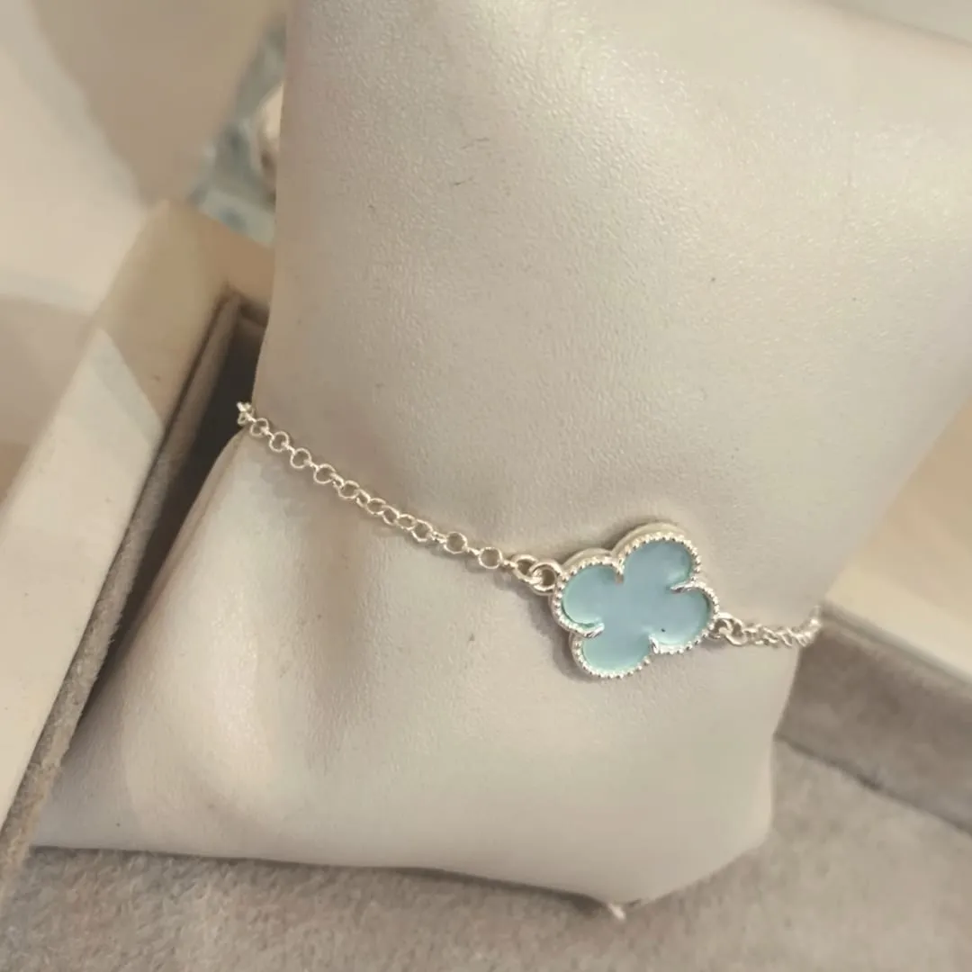 PULSEIRA PRATA VAN CLEEF TREVO AZUL BEBÊ