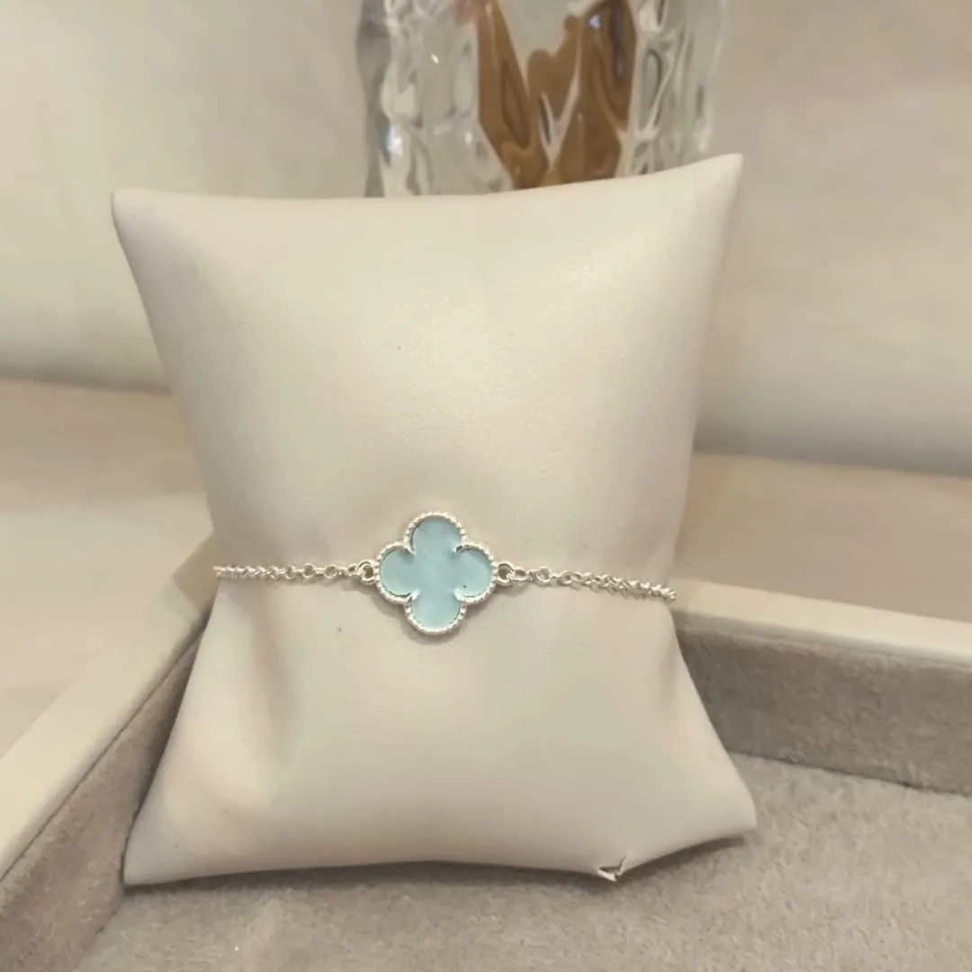 PULSEIRA PRATA VAN CLEEF TREVO AZUL BEBÊ