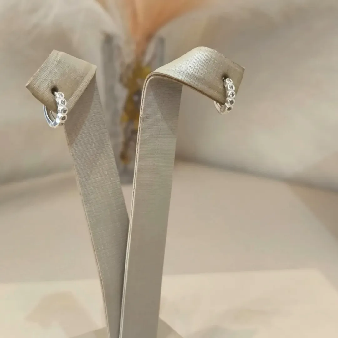 ARGOLA PRATA CRAVEJADO 5 ZIRCÔNIAS